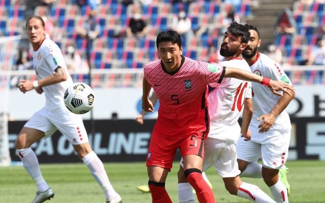 开云app-韩国队集训开门黑!郑又荣因同程航班发现新冠退队